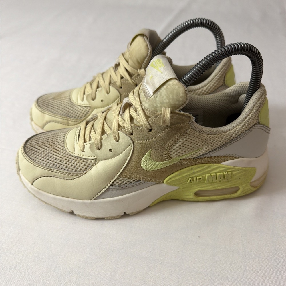 Nike Air Max Excee: Tradition with a Twist Grubby Chic City Break Women's 6 Shoe
